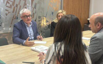 La UEA rep la visita del secretari de Treball, Francisco Ramos Martín